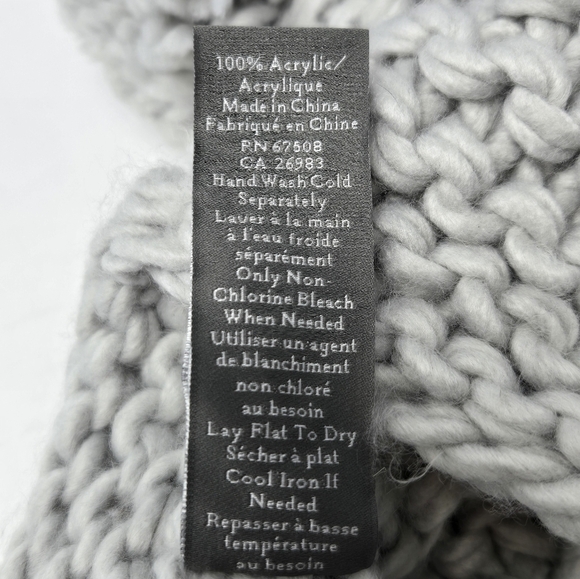 VINCE CAMUTO CHUNKY KNITWEAR CROCHET KNIT LIGHT GREY POM POM BEANIE HAT WOMEN OS - Picture 7 of 12